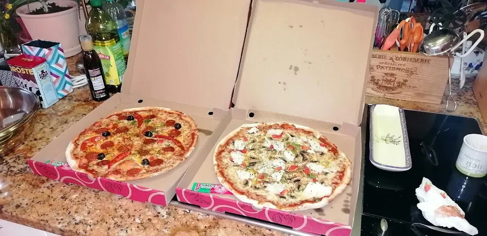 American Hot Plus Extra Chilli's And Poulet Classique